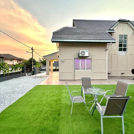Bnb Country Homestay, Rawang - 16 Pax, Pool, Huge Garden Exterior photo