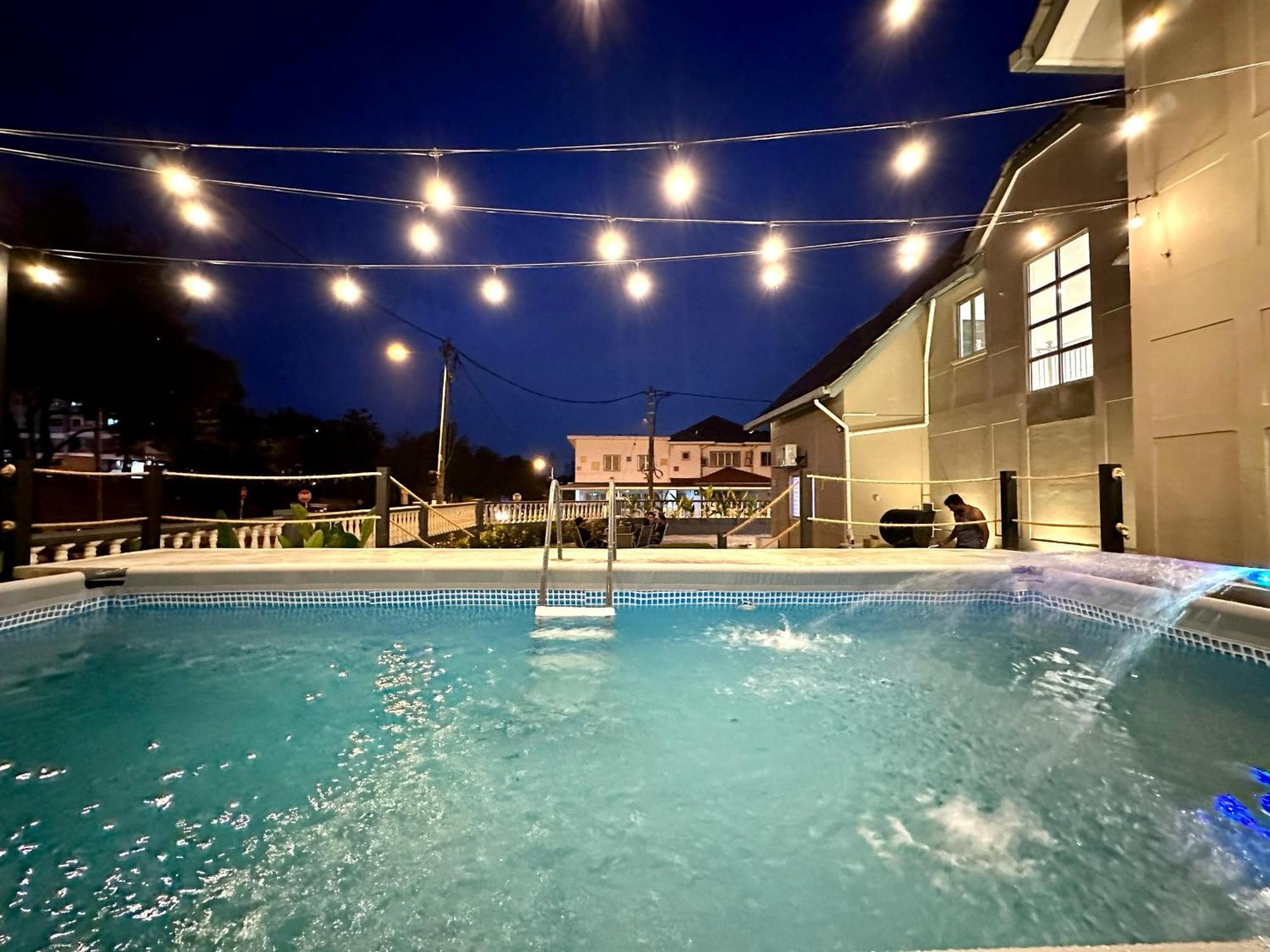 Bnb Country Homestay, Rawang - 16 Pax, Pool, Huge Garden Exterior photo