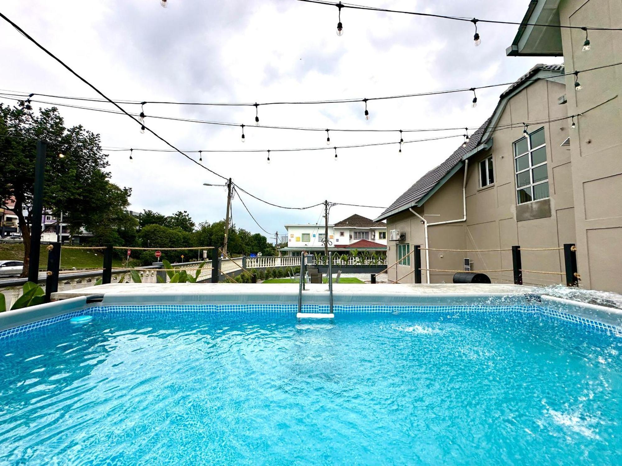 Bnb Country Homestay, Rawang - 16 Pax, Pool, Huge Garden Exterior photo