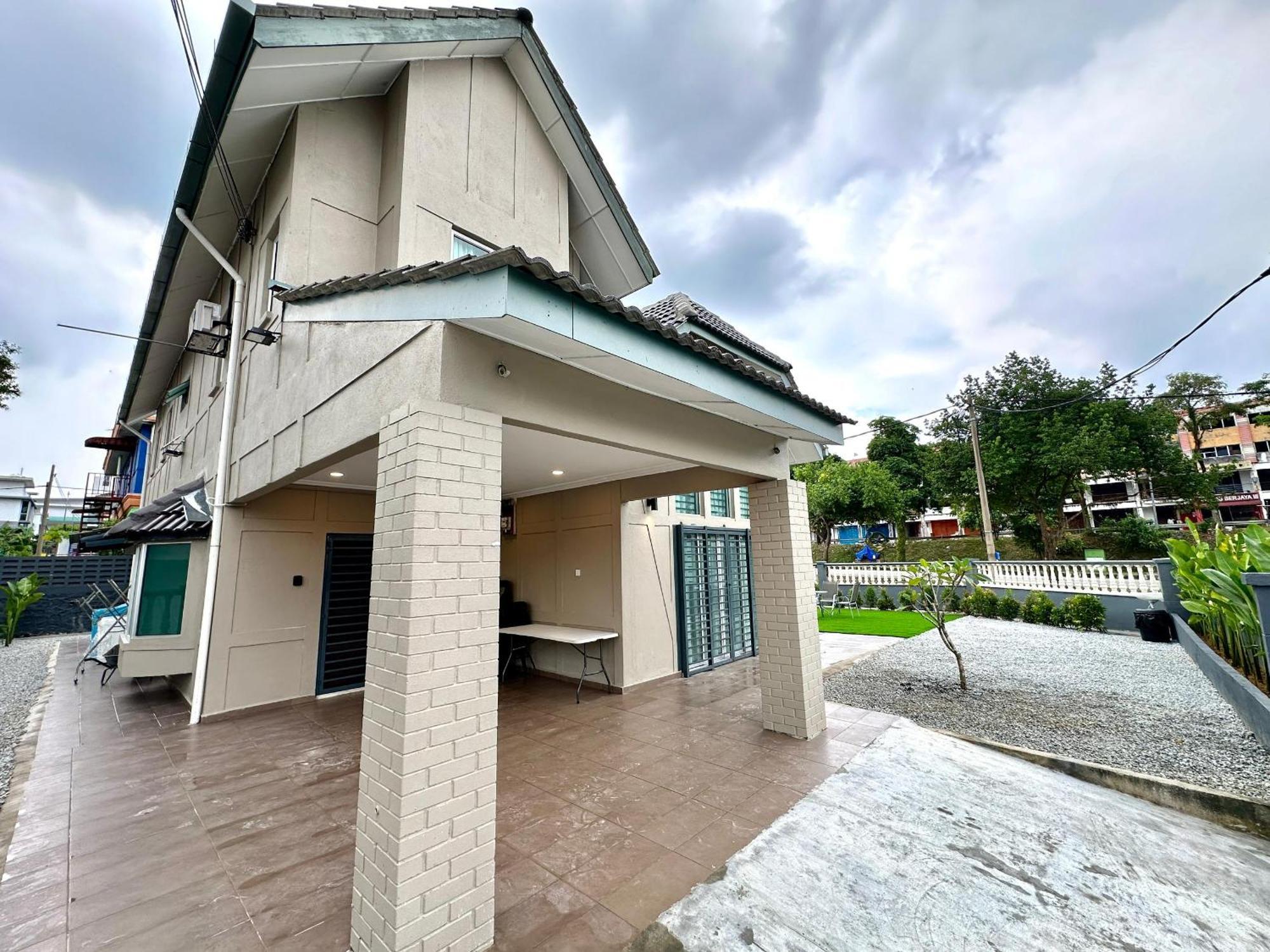 Bnb Country Homestay, Rawang - 16 Pax, Pool, Huge Garden Exterior photo
